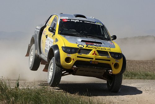 Topklassering en unieke prestatie Dakar-duo Van Deijne/Rosegaar